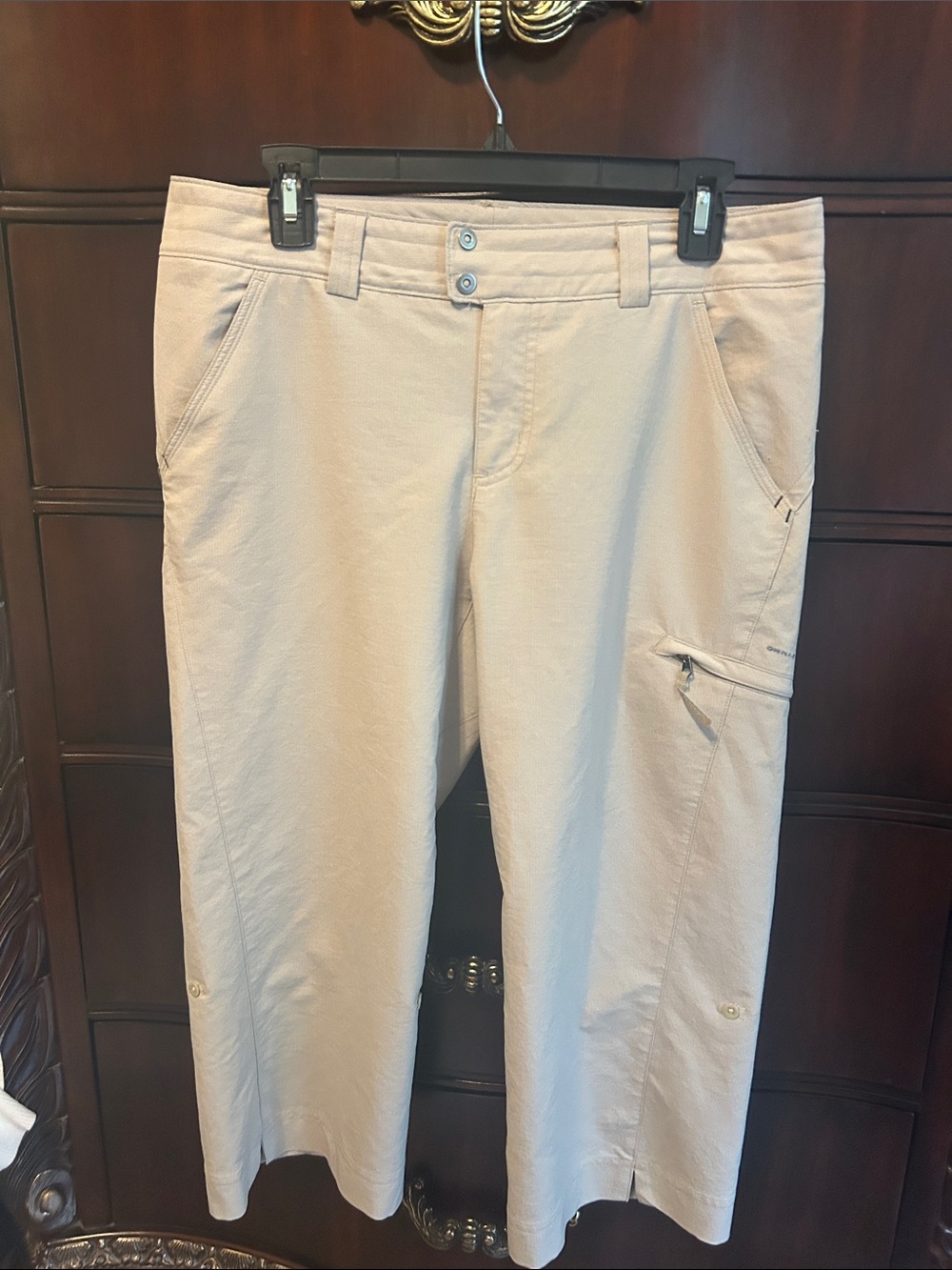 Columbia Light Beige women’s Cargo Capris